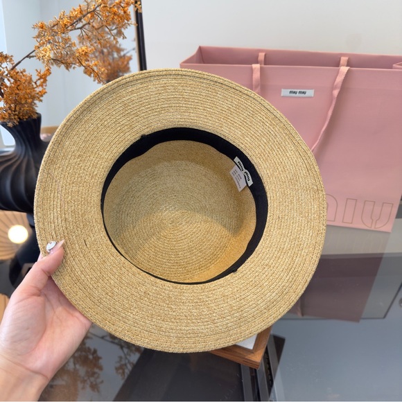 🤎 Miu Miu Straw Boater – Natural w/ White Floral Band & Crystal Logo | NWT - Picture 8 of 8